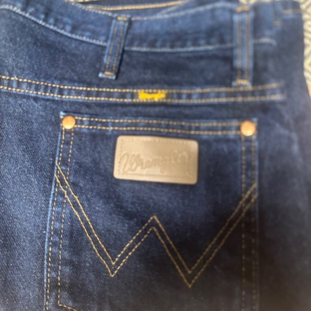 Wrangler Jeans Rivets and Patch Vintage Look 38-32
